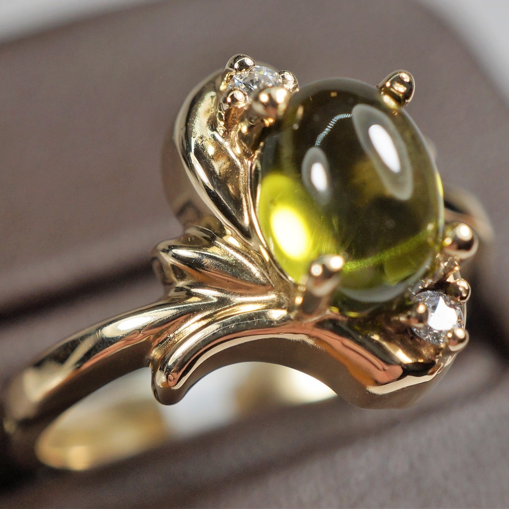 14ky Gold Genuine Peridot  Diamond Ring